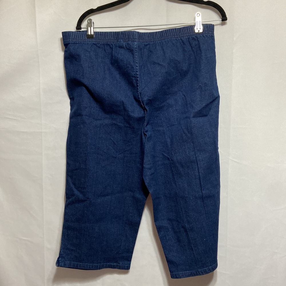 RealSize Pull-on No Pockets Stretch Capris - Picture 3 of 3